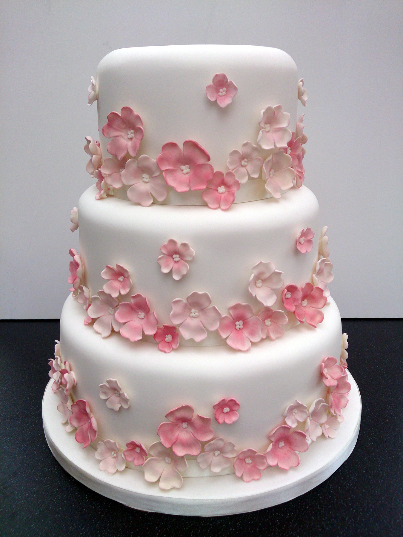 White-Pink Roses Cake – Creme Castle