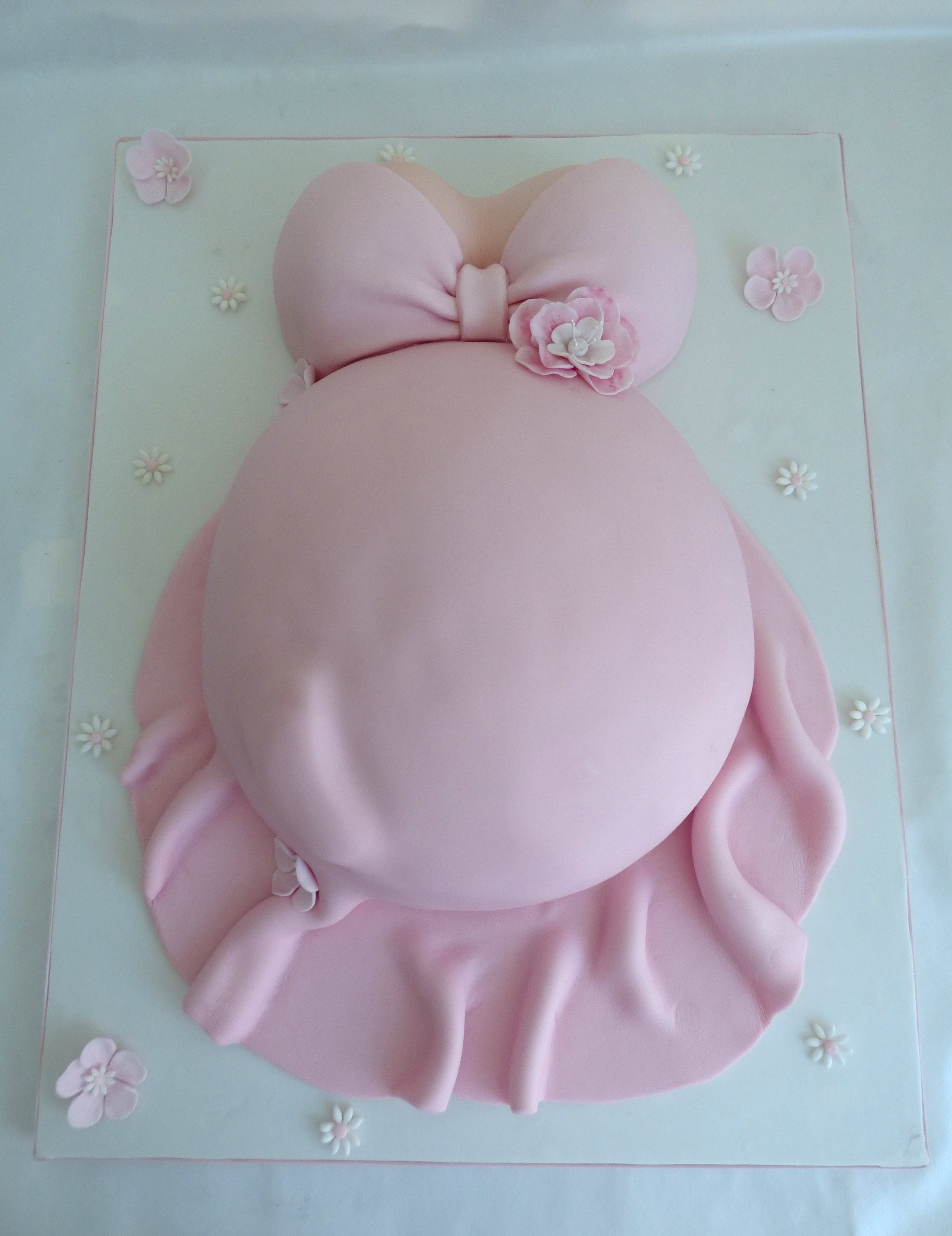 CAKE Amsterdam: Baby Bump Baby Shower Cake