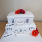 2-tier-suitcase-wedding-cake
