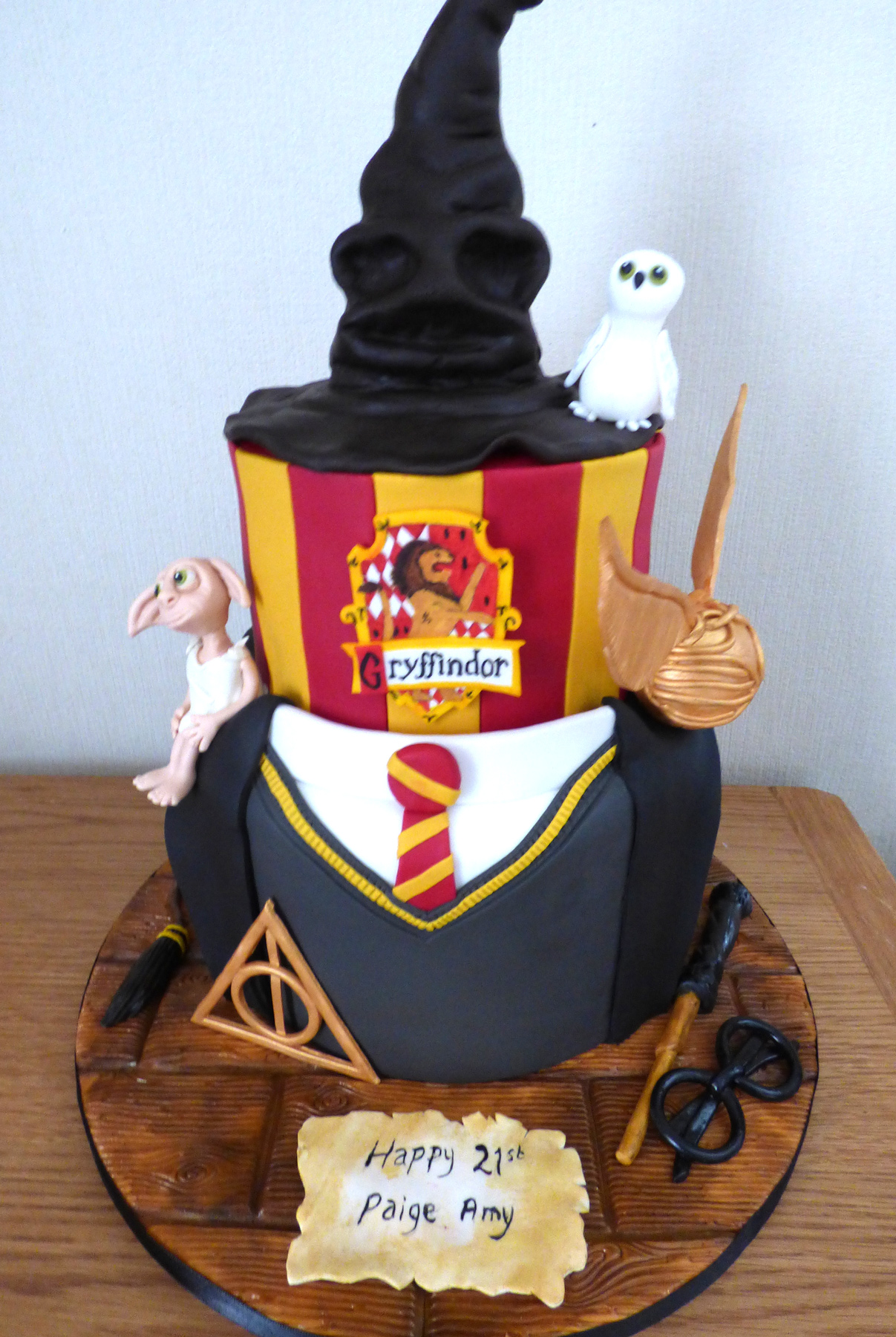 Hagrid's cake for Harry Potter's birthday - Picnic on a Broom